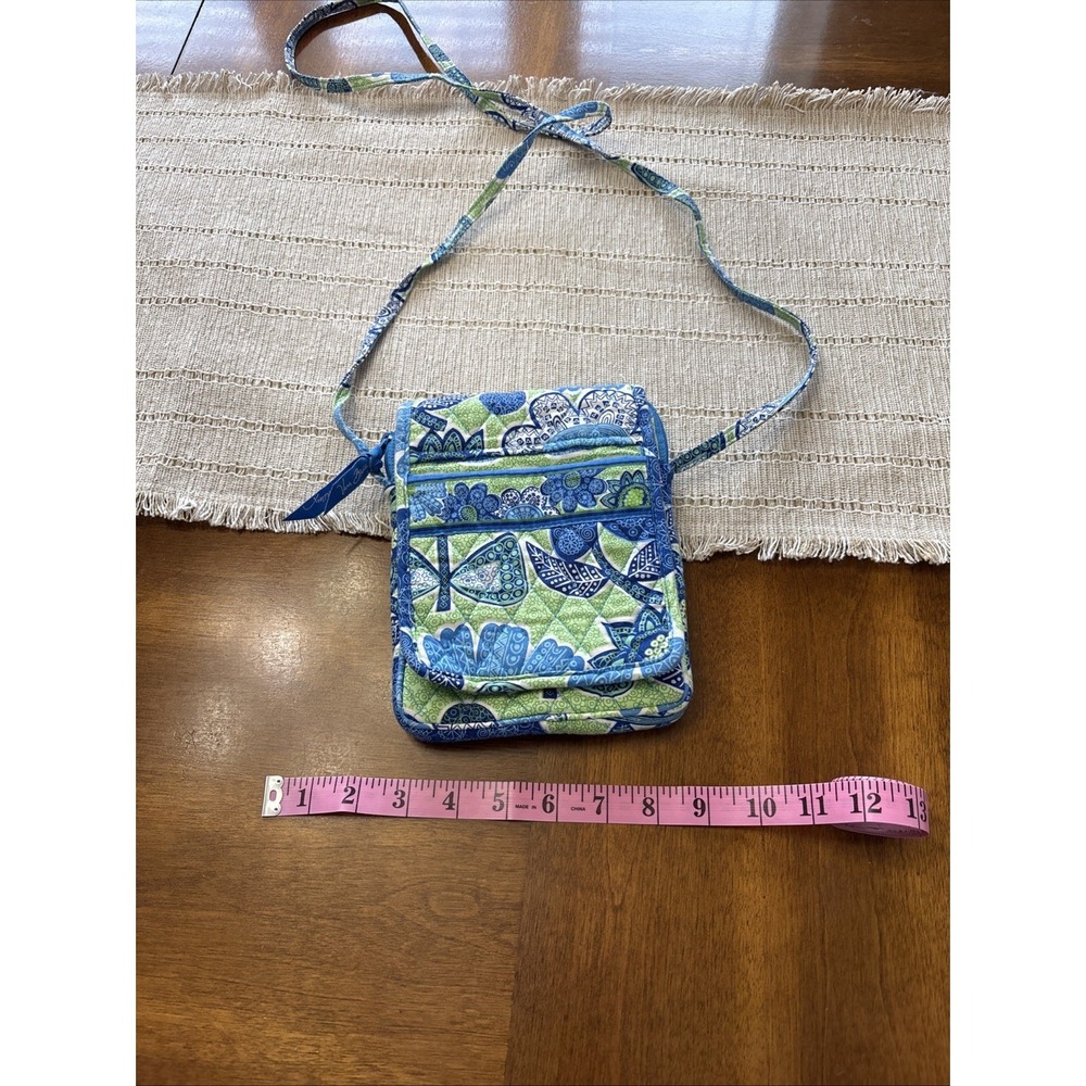 Vera Bradley Crossbody Bag. Doodle Daisy pattern. Great Condition! - Picture 1 of 9